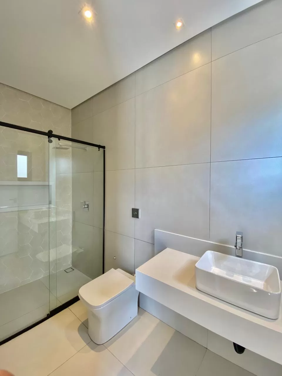 Casa de Alto Padrão à Venda com 3 suítes, piscina e sala de cinema, 287m² no Condomínio Alphaville Nova Esplanada 4 em Votorantim/SP