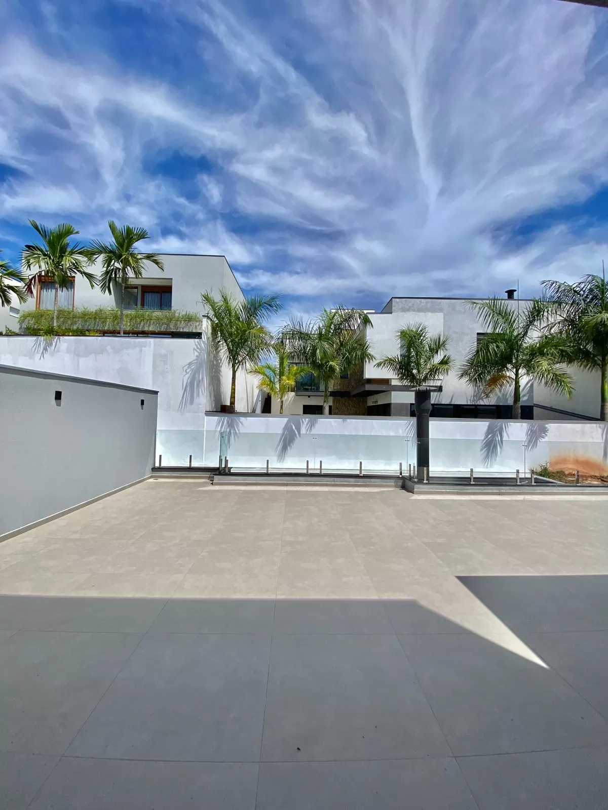 Casa de Alto Padrão à Venda com 3 suítes, piscina e sala de cinema, 287m² no Condomínio Alphaville Nova Esplanada 4 em Votorantim/SP