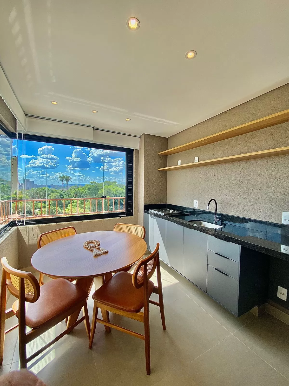 Apartamento Mobiliado à Venda ao lado do Shopping Iguatemi com 3 dormitórios e móveis planejados, 97m² no Condomínio Atmo em Votorantim/SP