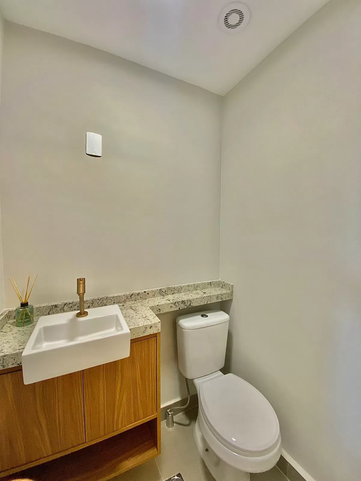 Apartamento Mobiliado à Venda ao lado do Shopping Iguatemi com 3 dormitórios e móveis planejados, 97m² no Condomínio Atmo em Votorantim/SP