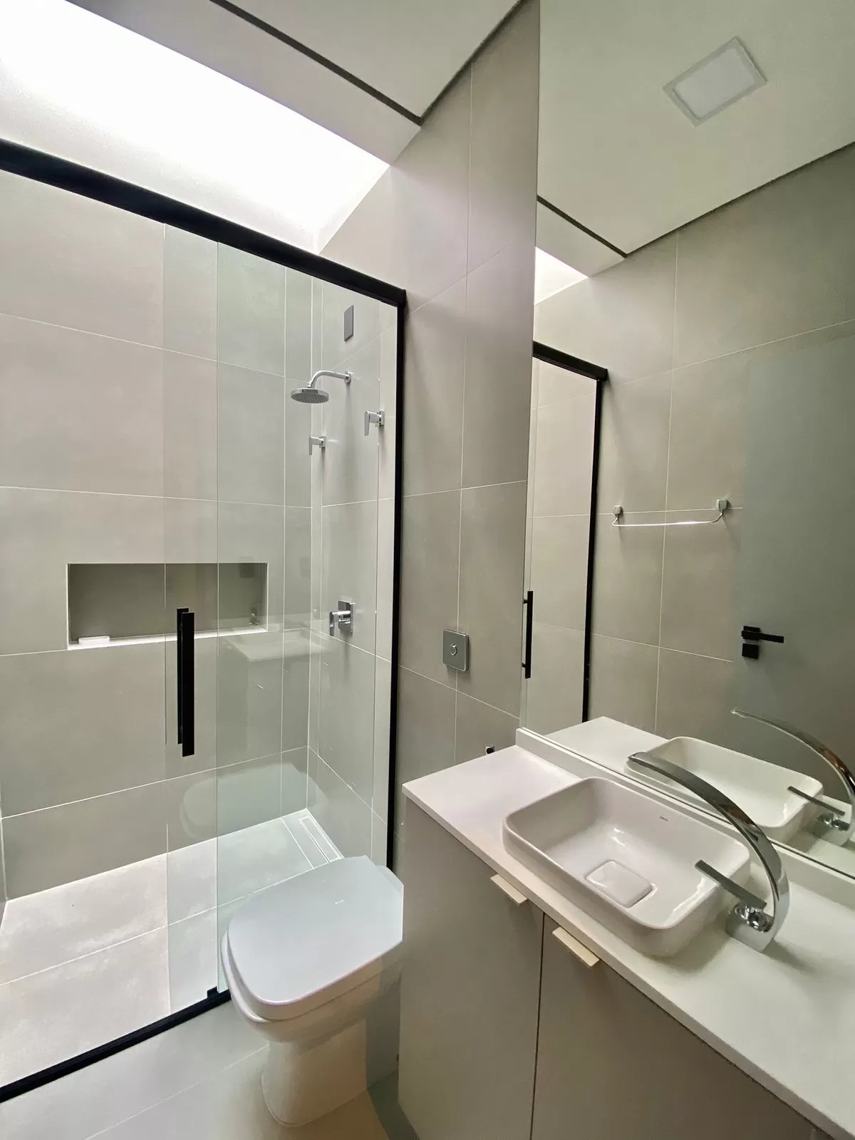 Casa Térrea à Venda Mobiliada com 4 suítes sendo 1 com closet e área gourmet integrada, 265m² no Condomínio Alphaville Nova Esplanada 4 em Votorantim/SP