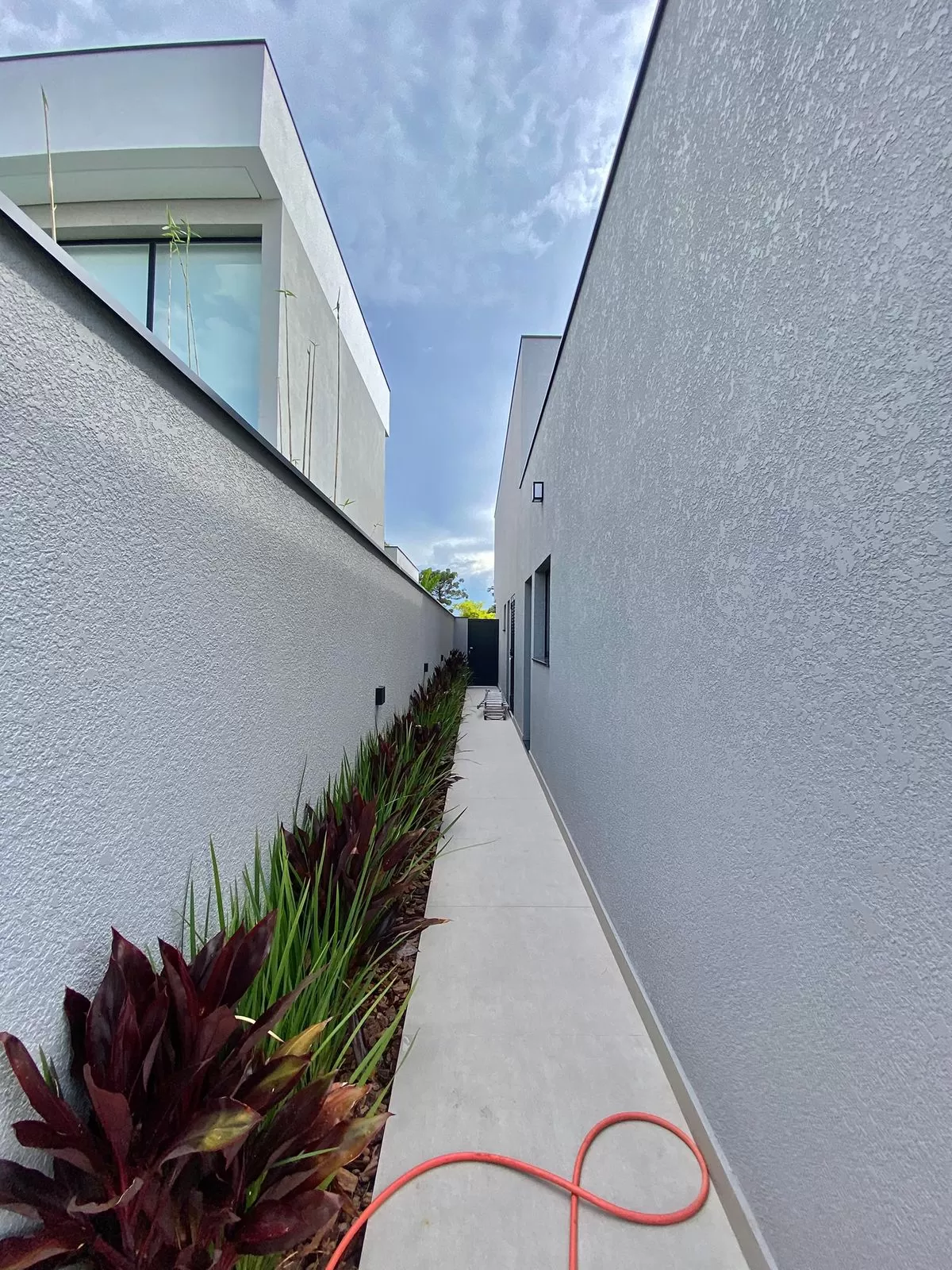 Casa Térrea à Venda Mobiliada com 4 suítes sendo 1 com closet e área gourmet integrada, 265m² no Condomínio Alphaville Nova Esplanada 4 em Votorantim/SP