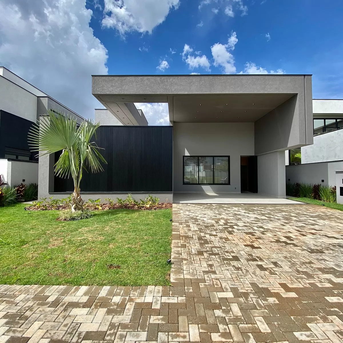 Casa Térrea à Venda Mobiliada com 4 suítes sendo 1 com closet e área gourmet integrada, 265m² no Condomínio Alphaville Nova Esplanada 4 em Votorantim/SP