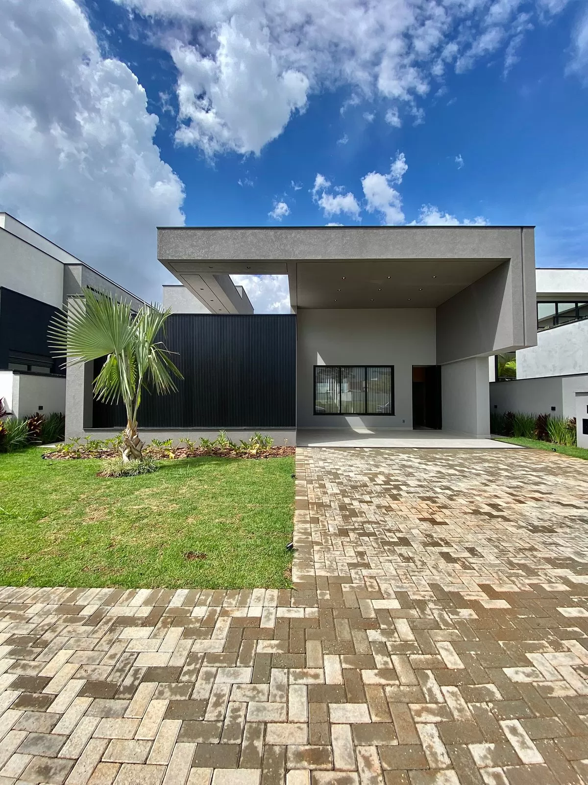 Casa Térrea à Venda Mobiliada com 4 suítes sendo 1 com closet e área gourmet integrada, 265m² no Condomínio Alphaville Nova Esplanada 4 em Votorantim/SP