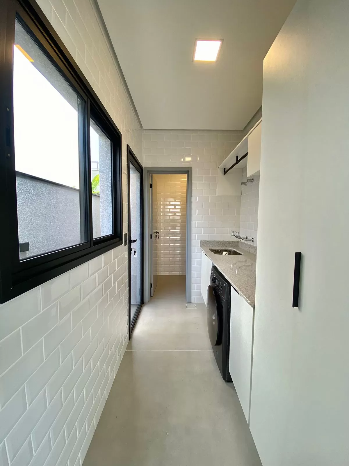 Casa Térrea à Venda Mobiliada com 4 suítes sendo 1 com closet e área gourmet integrada, 265m² no Condomínio Alphaville Nova Esplanada 4 em Votorantim/SP