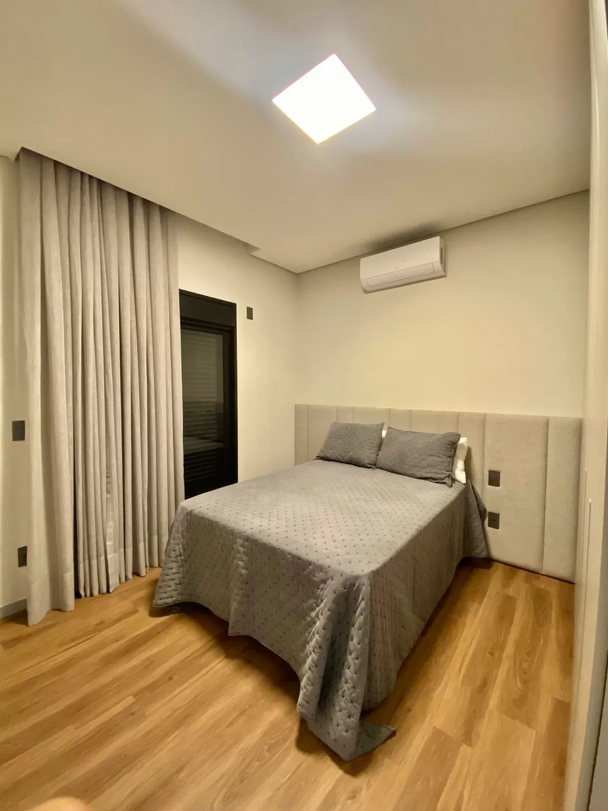 Casa Térrea à Venda Mobiliada com 4 suítes sendo 1 com closet e área gourmet integrada, 265m² no Condomínio Alphaville Nova Esplanada 4 em Votorantim/SP
