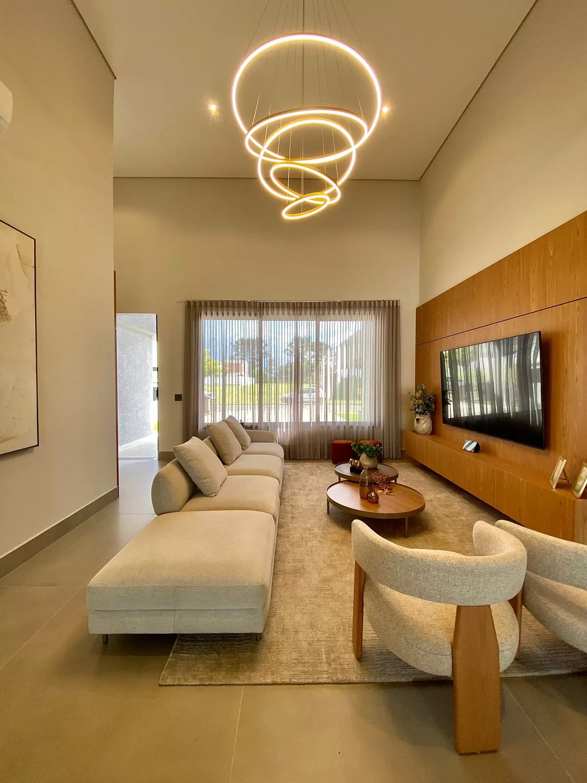 Casa Térrea à Venda Mobiliada com 4 suítes sendo 1 com closet e área gourmet integrada, 265m² no Condomínio Alphaville Nova Esplanada 4 em Votorantim/SP