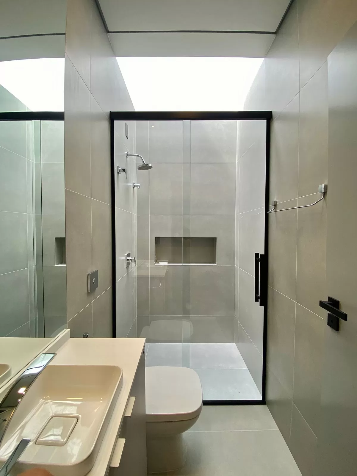 Casa Térrea à Venda Mobiliada com 4 suítes sendo 1 com closet e área gourmet integrada, 265m² no Condomínio Alphaville Nova Esplanada 4 em Votorantim/SP