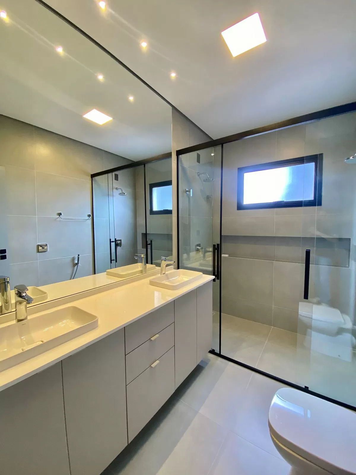 Casa Térrea à Venda Mobiliada com 4 suítes sendo 1 com closet e área gourmet integrada, 265m² no Condomínio Alphaville Nova Esplanada 4 em Votorantim/SP