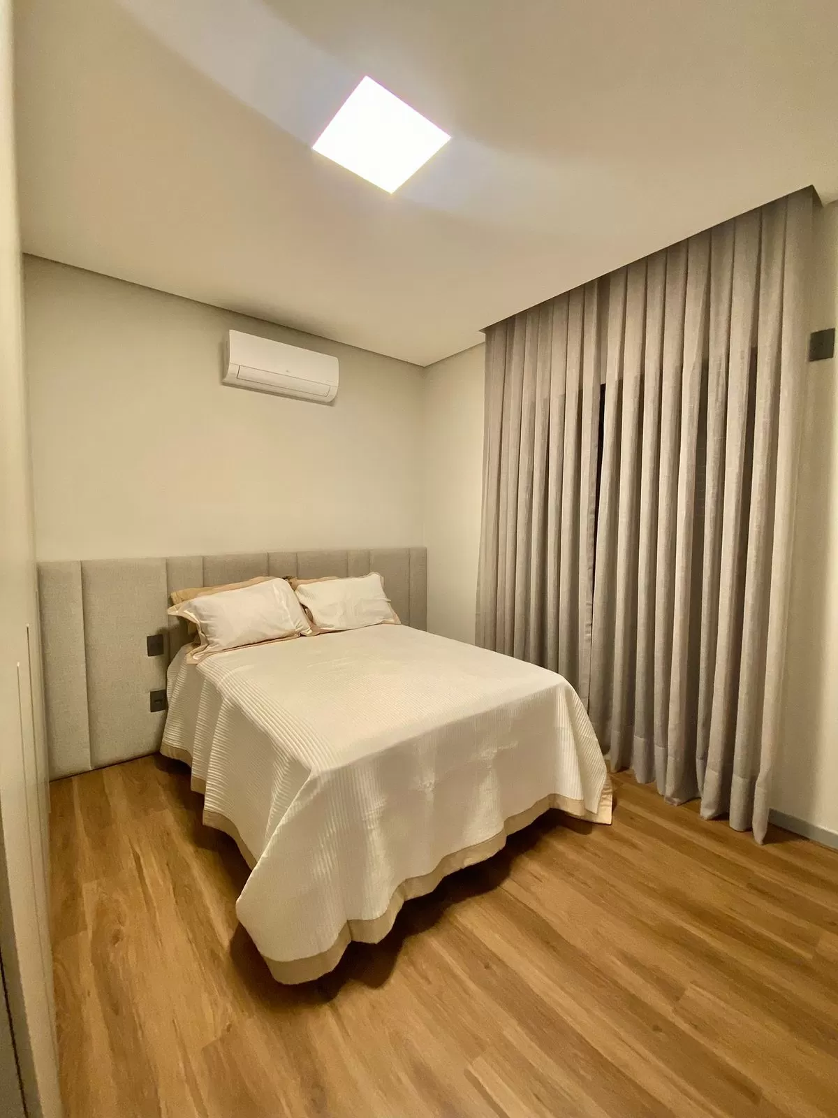 Casa Térrea à Venda Mobiliada com 4 suítes sendo 1 com closet e área gourmet integrada, 265m² no Condomínio Alphaville Nova Esplanada 4 em Votorantim/SP