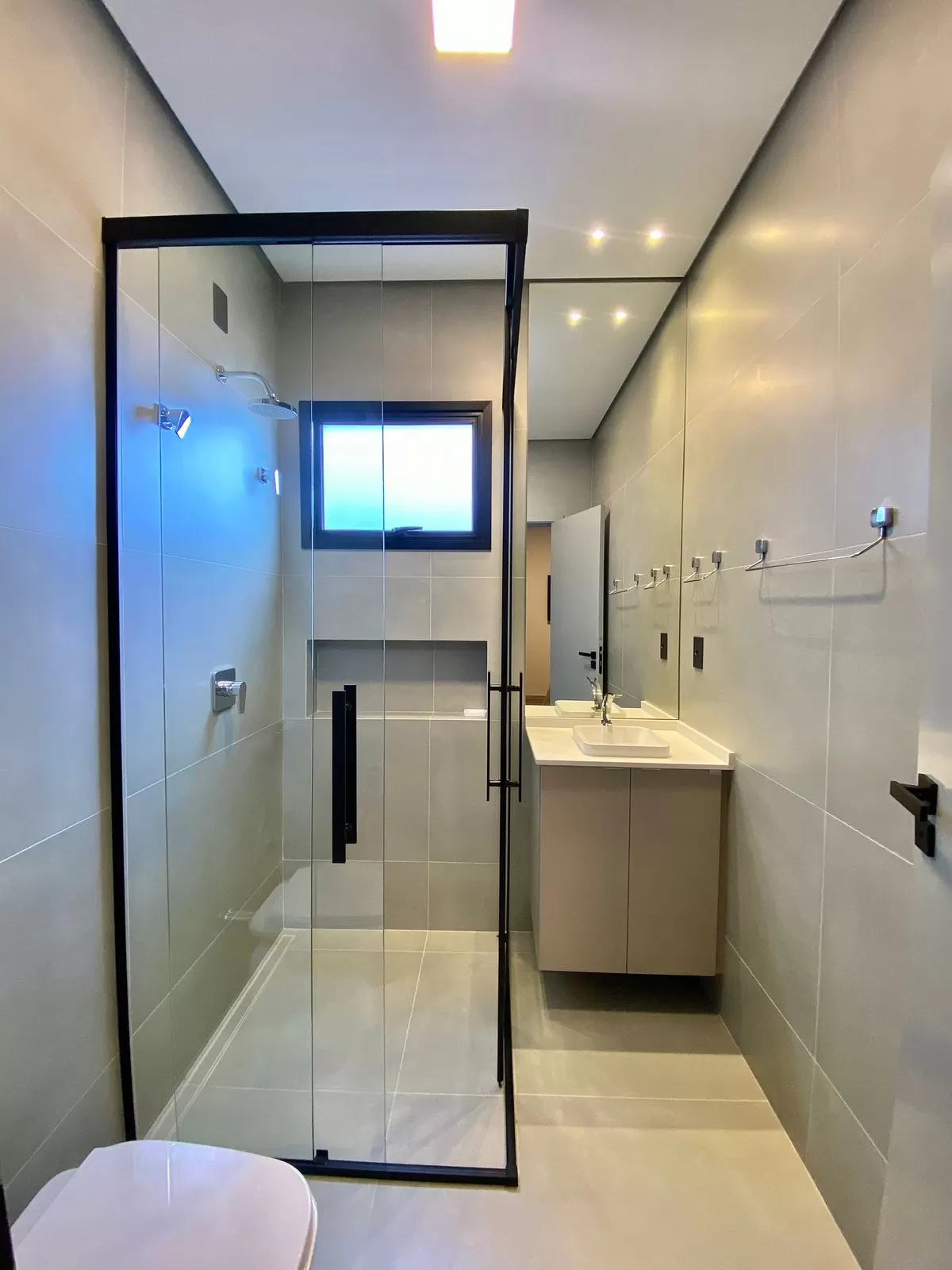 Casa Térrea à Venda Mobiliada com 4 suítes sendo 1 com closet e área gourmet integrada, 265m² no Condomínio Alphaville Nova Esplanada 4 em Votorantim/SP