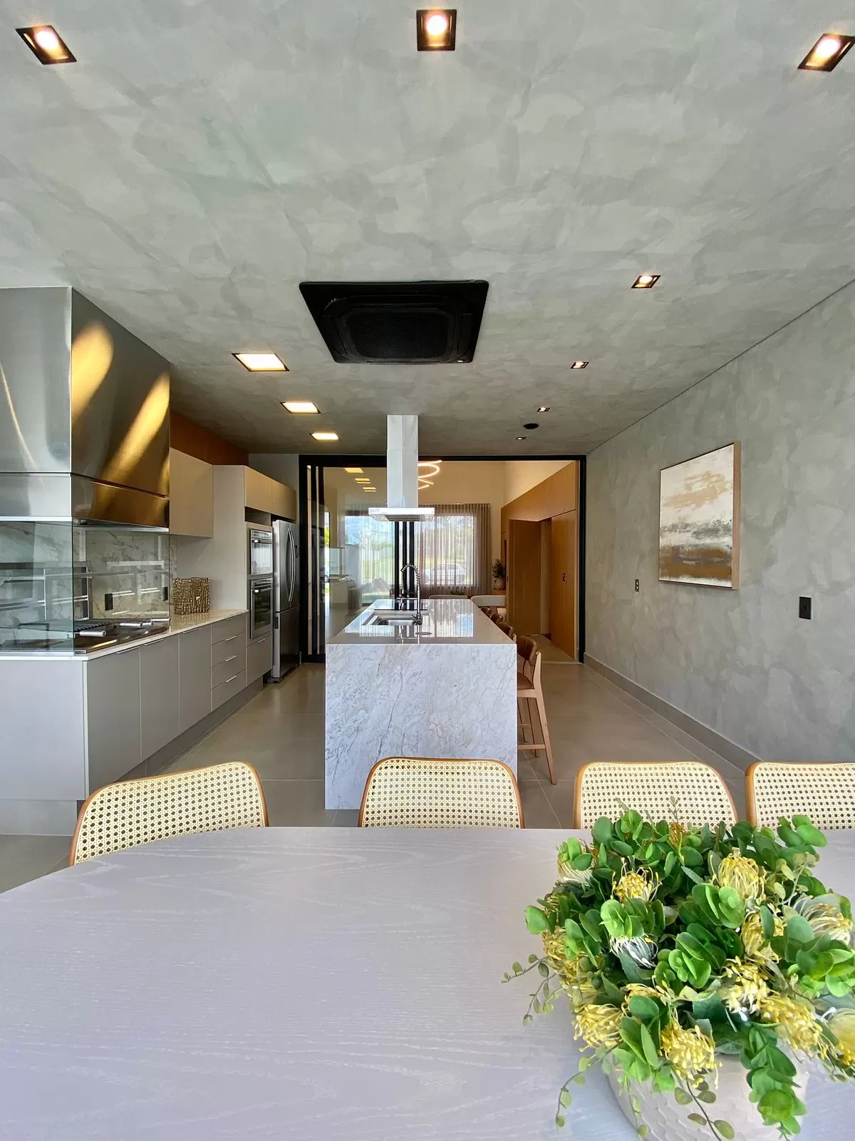 Casa Térrea à Venda Mobiliada com 4 suítes sendo 1 com closet e área gourmet integrada, 265m² no Condomínio Alphaville Nova Esplanada 4 em Votorantim/SP