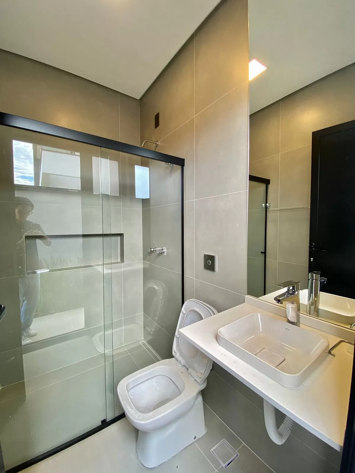 Casa Térrea à Venda Mobiliada com 4 suítes sendo 1 com closet e área gourmet integrada, 265m² no Condomínio Alphaville Nova Esplanada 4 em Votorantim/SP