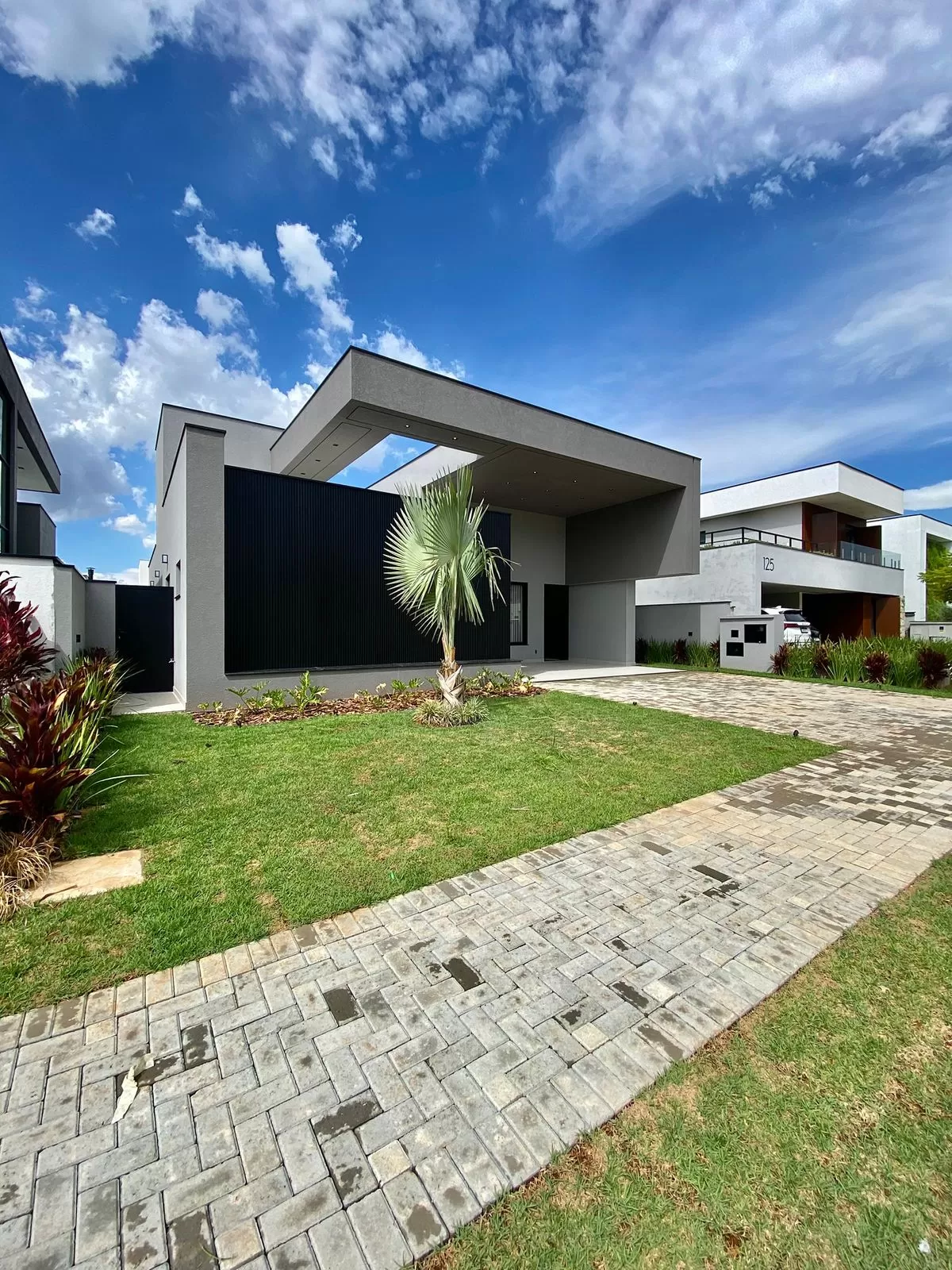 Casa Térrea à Venda Mobiliada com 4 suítes sendo 1 com closet e área gourmet integrada, 265m² no Condomínio Alphaville Nova Esplanada 4 em Votorantim/SP