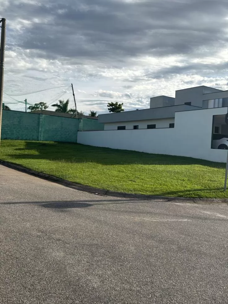 Terreno de Esquina à Venda ao lado da portaria, 250m² no Condomínio Campos do Conde em Sorocaba/SP