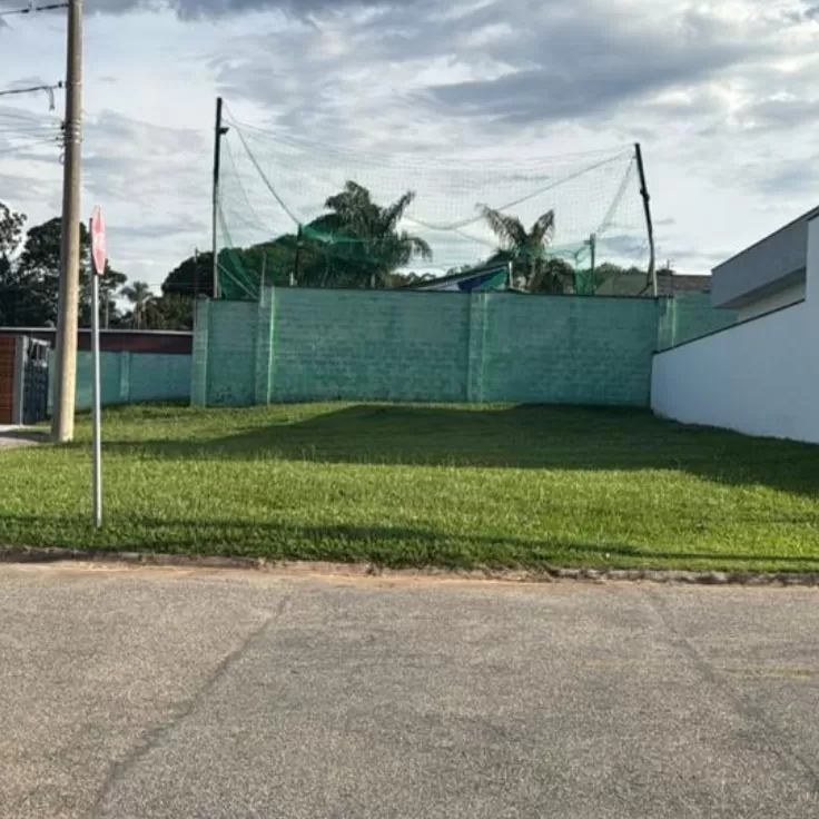 Terreno de Esquina à Venda ao lado da portaria, 250m² no Condomínio Campos do Conde em Sorocaba/SP
