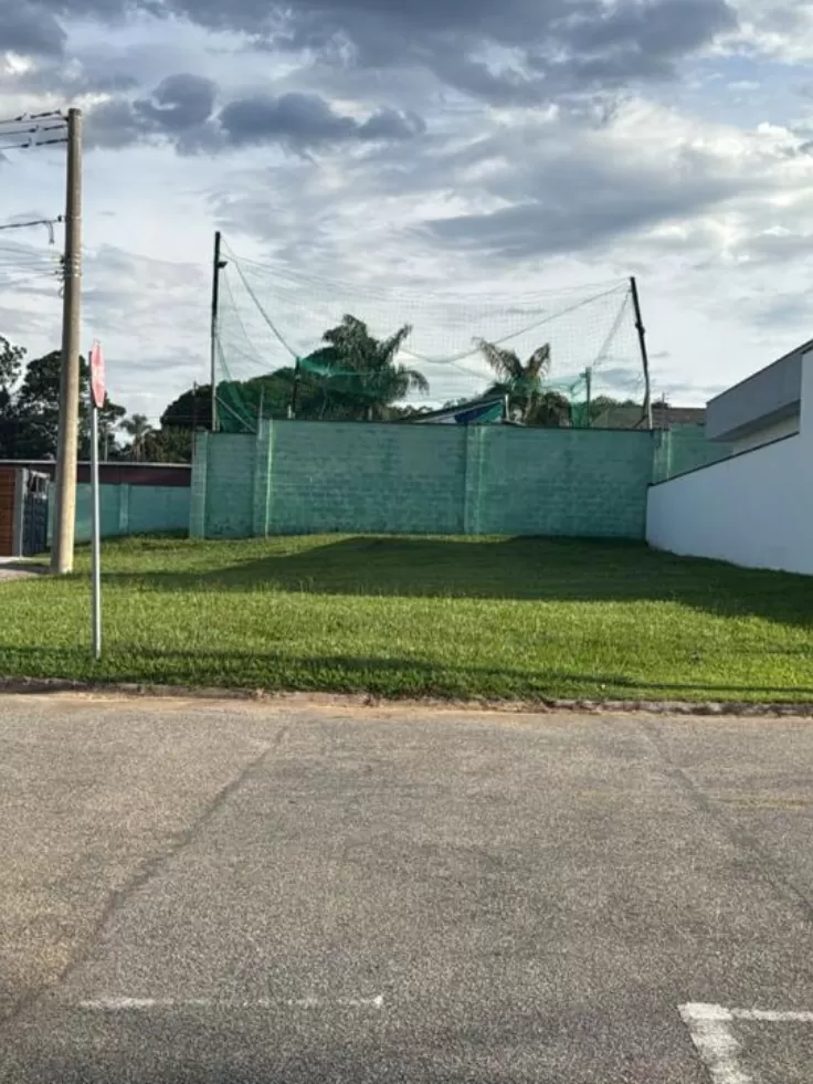 Terreno de Esquina à Venda ao lado da portaria, 250m² no Condomínio Campos do Conde em Sorocaba/SP