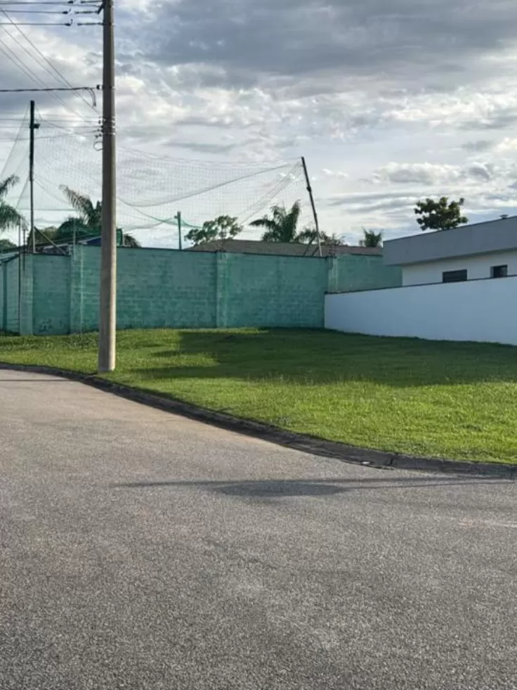 Terreno de Esquina à Venda ao lado da portaria, 250m² no Condomínio Campos do Conde em Sorocaba/SP