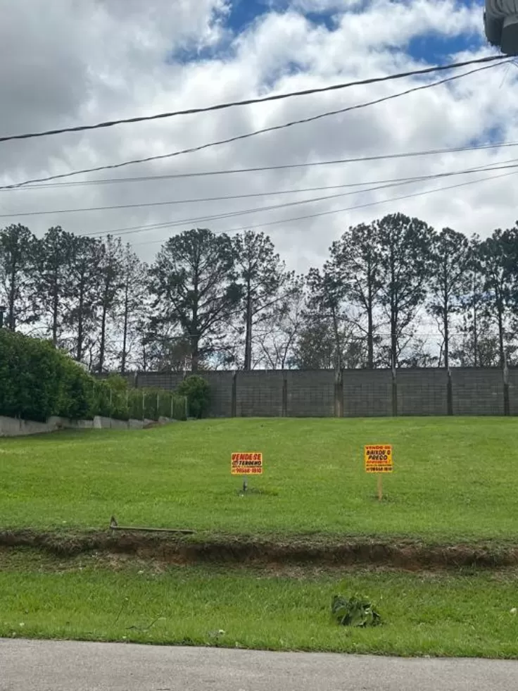 Terreno à Venda em localização privilegiada próximo à portaria, 1039m² no Condomínio Vale do Lago em Sorocaba/SP