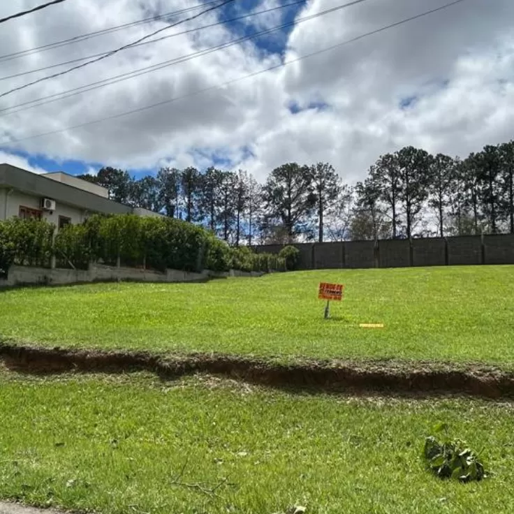 Terreno à Venda em localização privilegiada próximo à portaria, 1039m² no Condomínio Vale do Lago em Sorocaba/SP