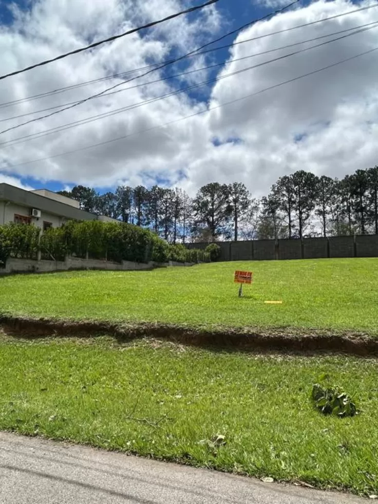 Terreno à Venda em localização privilegiada próximo à portaria, 1039m² no Condomínio Vale do Lago em Sorocaba/SP