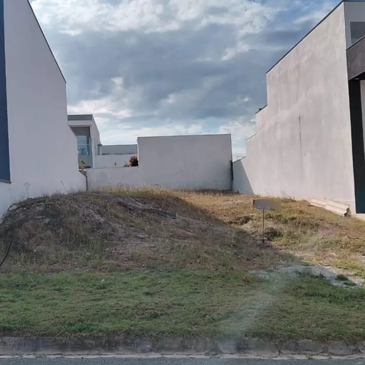 Terreno à Venda com ótima topografia e localização privilegiada, 250m² no Condomínio Sunlake em Votorantim/SP