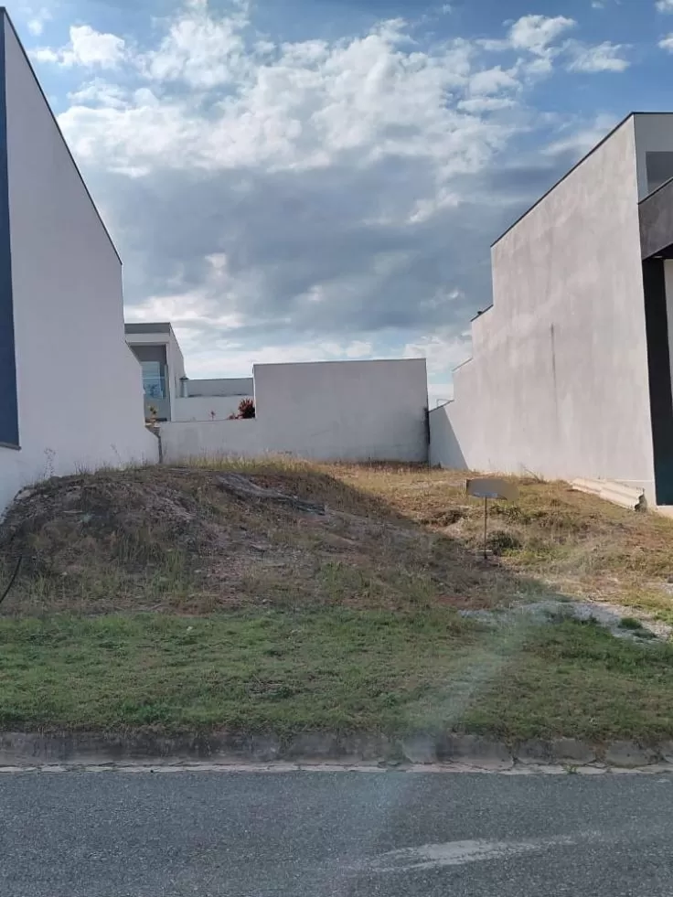 Terreno à Venda com ótima topografia e localização privilegiada, 250m² no Condomínio Sunlake em Votorantim/SP