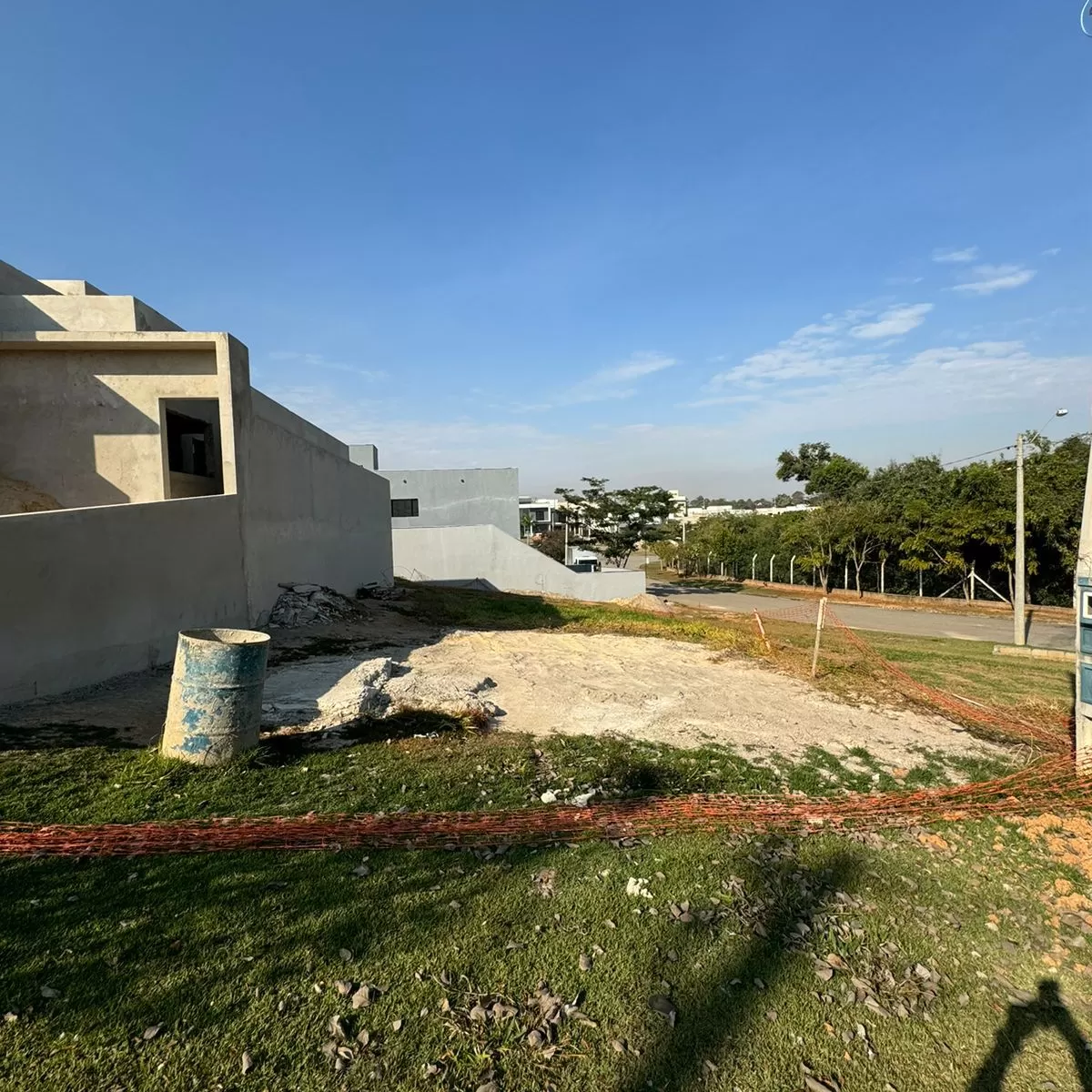 Terreno à Venda com projeto aprovado, ao lado da portaria e metragem maior, 173m² no Condomínio Villagio Ipanema 1 em Sorocaba/SP