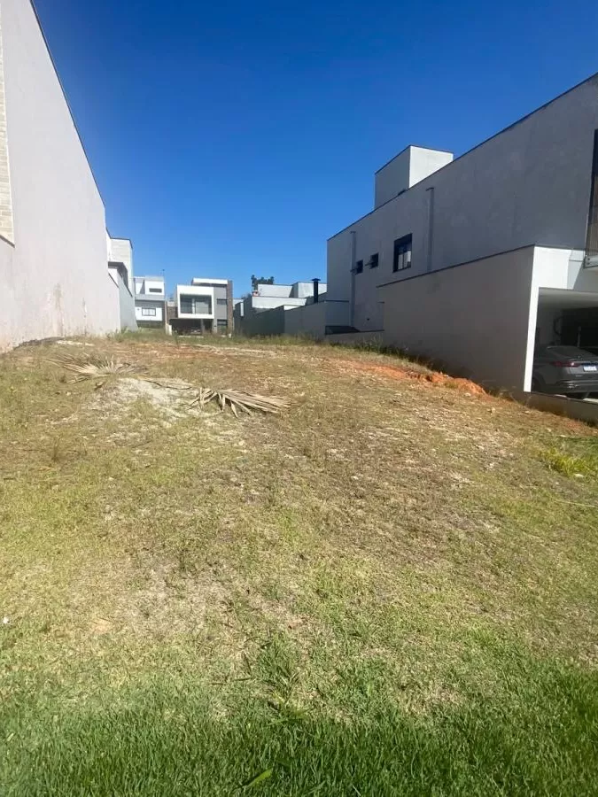 Terreno à Venda com ótima topografia e localização privilegiada, 250m² no Condomínio Sunlake em Votorantim/SP