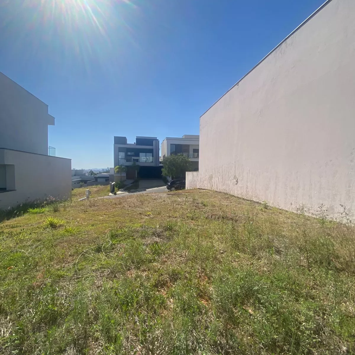 Terreno à Venda com ótima topografia e localização privilegiada, 250m² no Condomínio Sunlake em Votorantim/SP