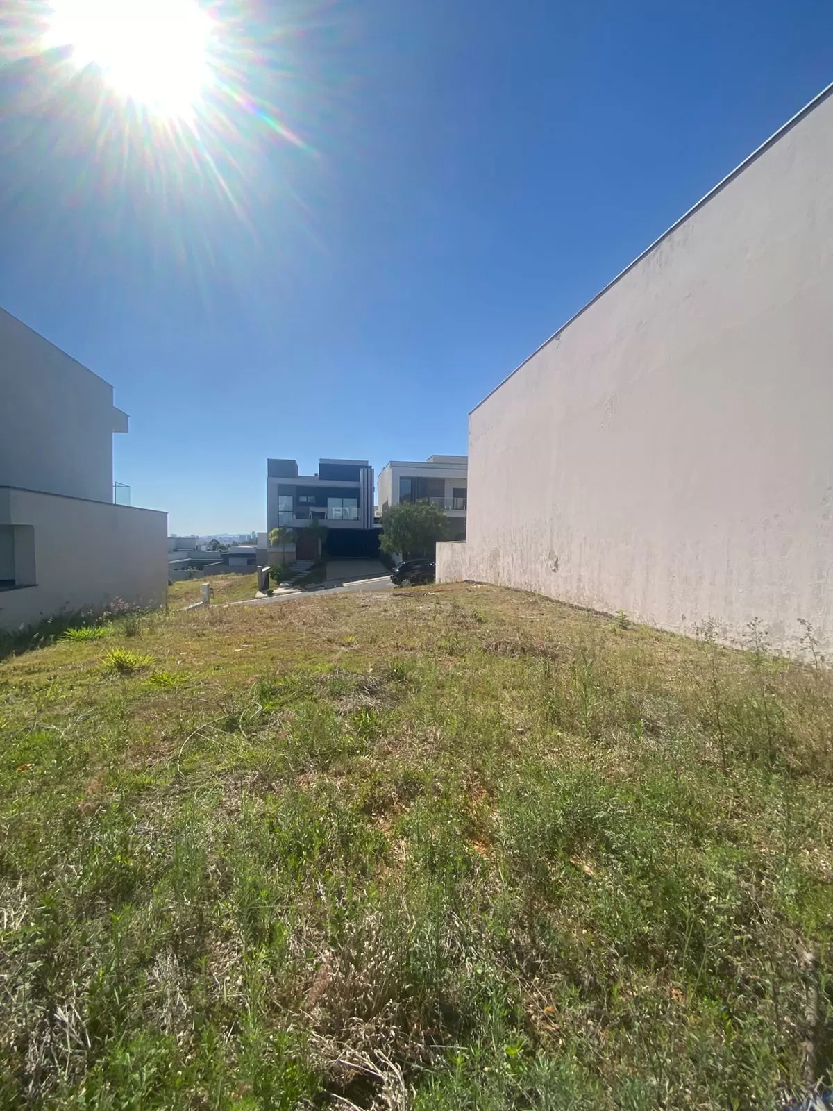 Terreno à Venda com ótima topografia e localização privilegiada, 250m² no Condomínio Sunlake em Votorantim/SP