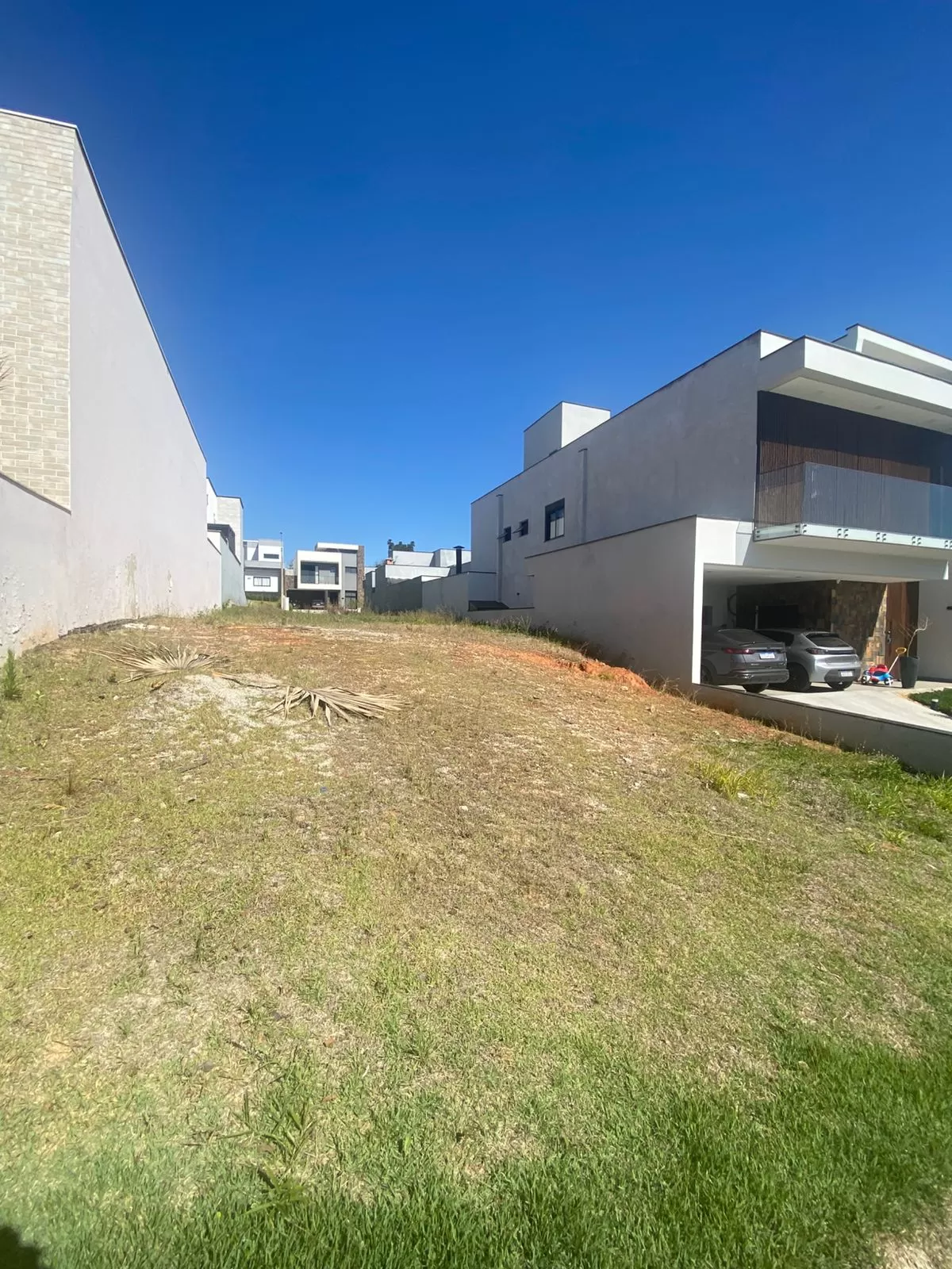 Terreno à Venda com ótima topografia e localização privilegiada, 250m² no Condomínio Sunlake em Votorantim/SP