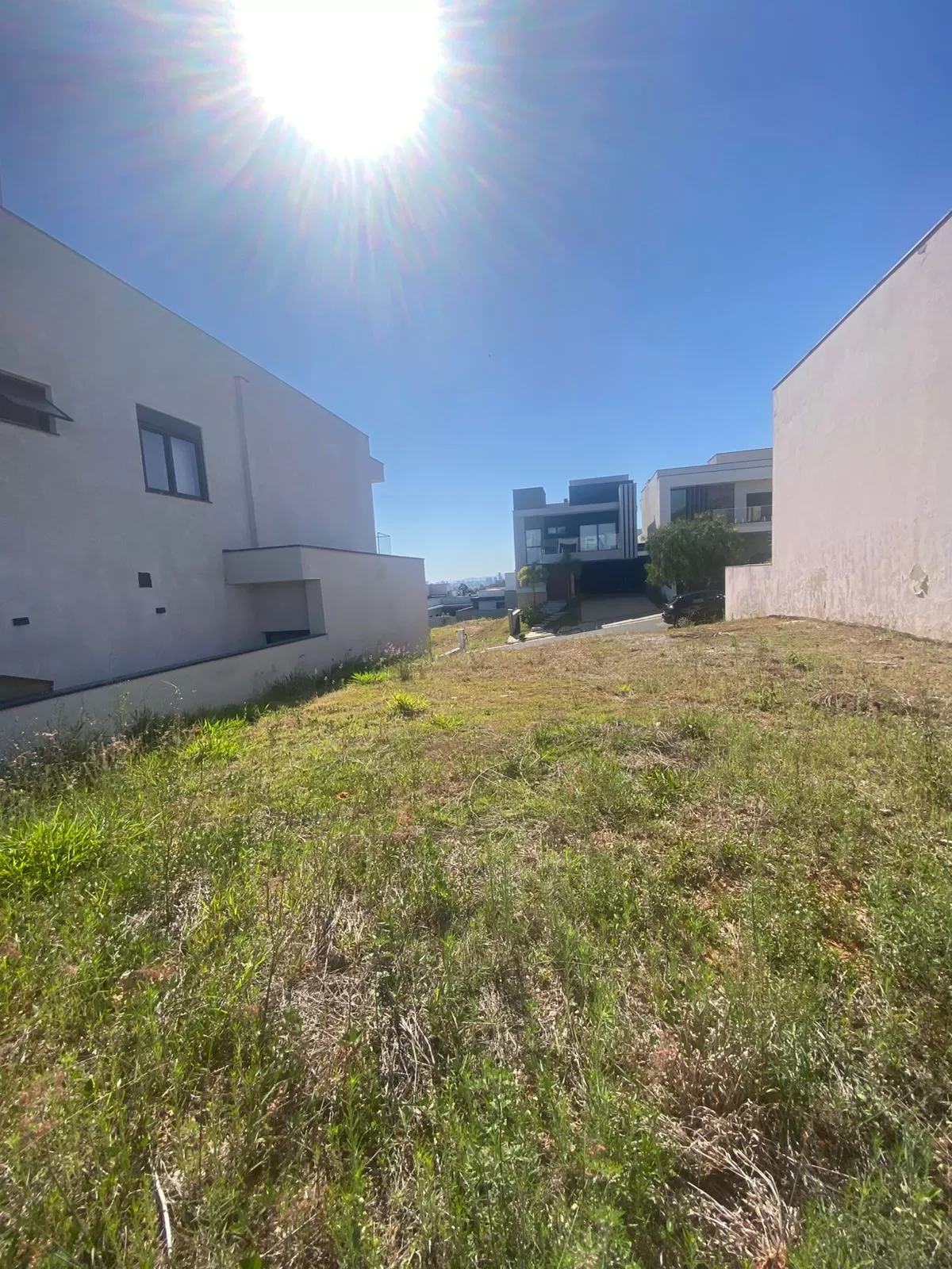 Terreno à Venda com ótima topografia e localização privilegiada, 250m² no Condomínio Sunlake em Votorantim/SP