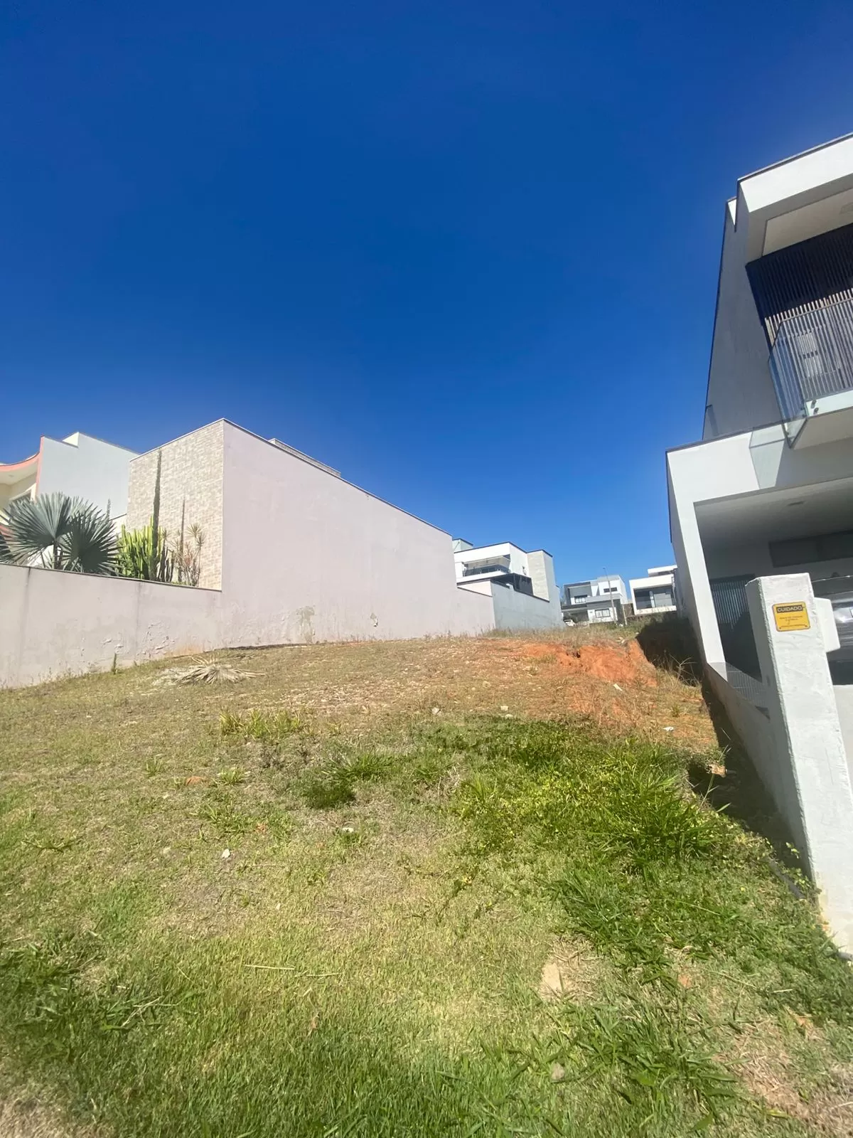 Terreno à Venda com ótima topografia e localização privilegiada, 250m² no Condomínio Sunlake em Votorantim/SP