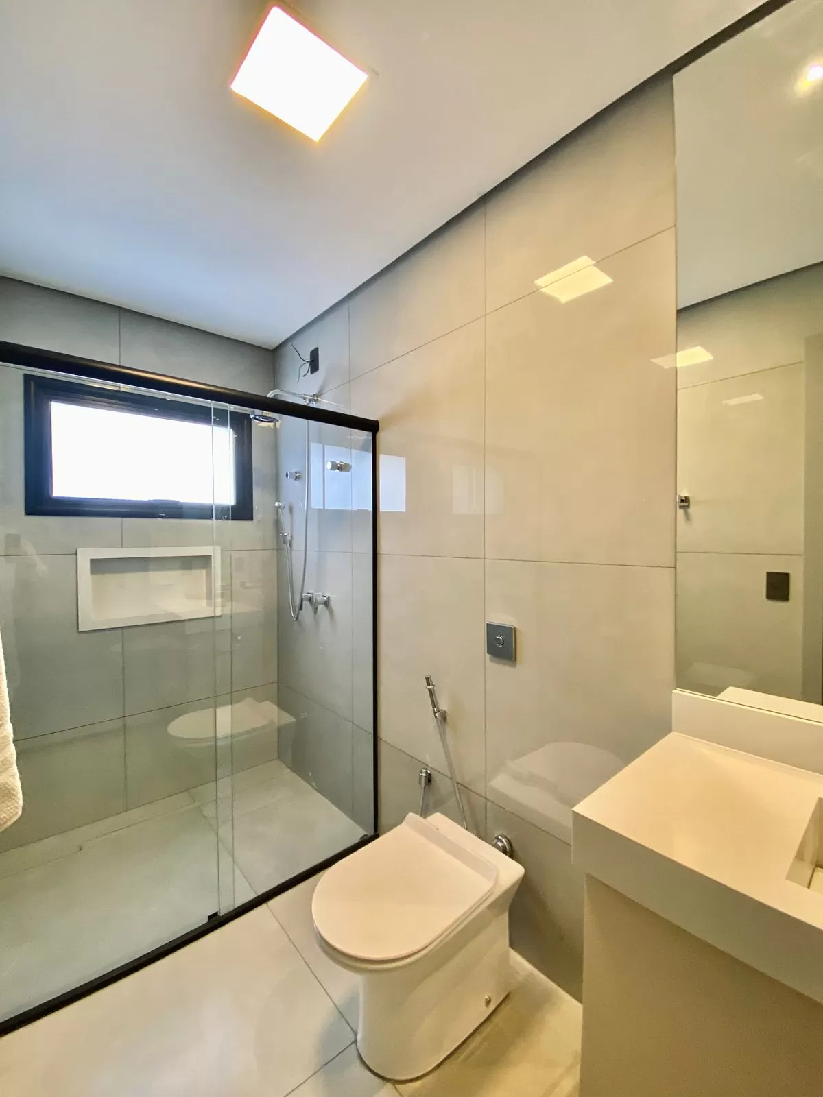 Casa de Alto Padrão Mobiliada à Venda com 5 suítes, piscina e quintal amplo, 476m² no Condomínio Saint Patrick em Sorocaba/SP