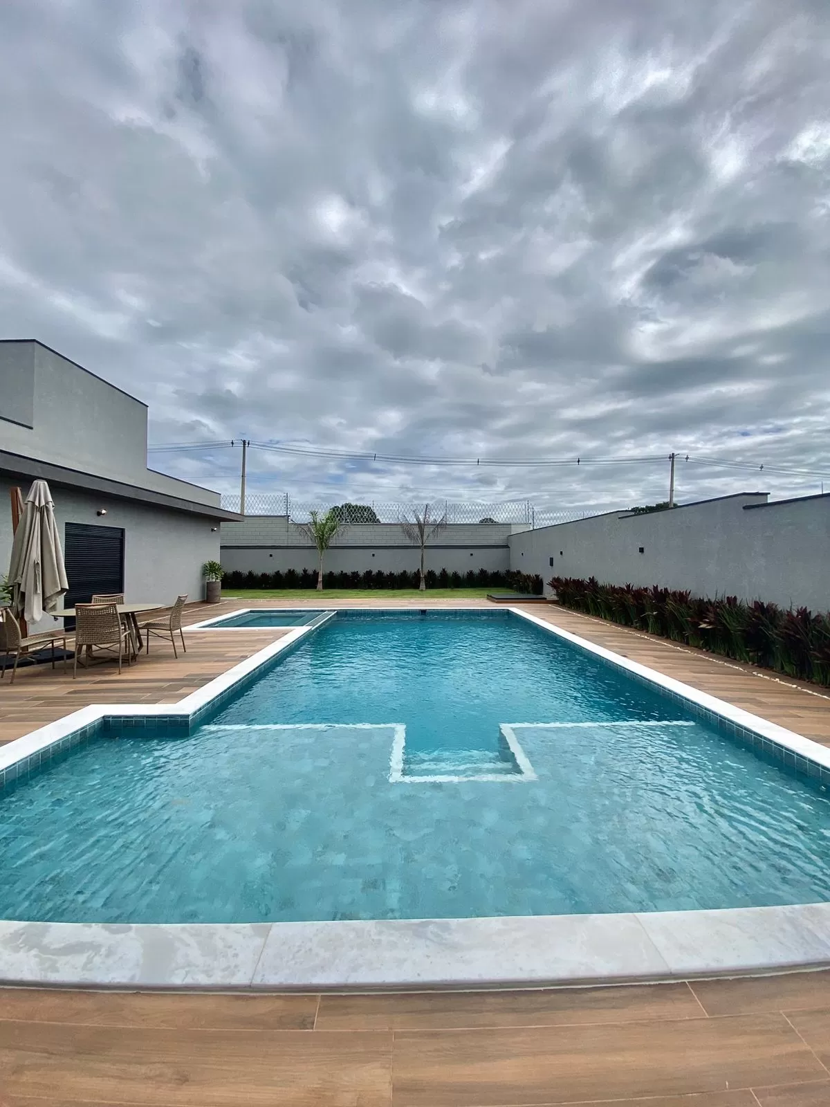 Casa de Alto Padrão Mobiliada à Venda com 5 suítes, piscina e quintal amplo, 476m² no Condomínio Saint Patrick em Sorocaba/SP