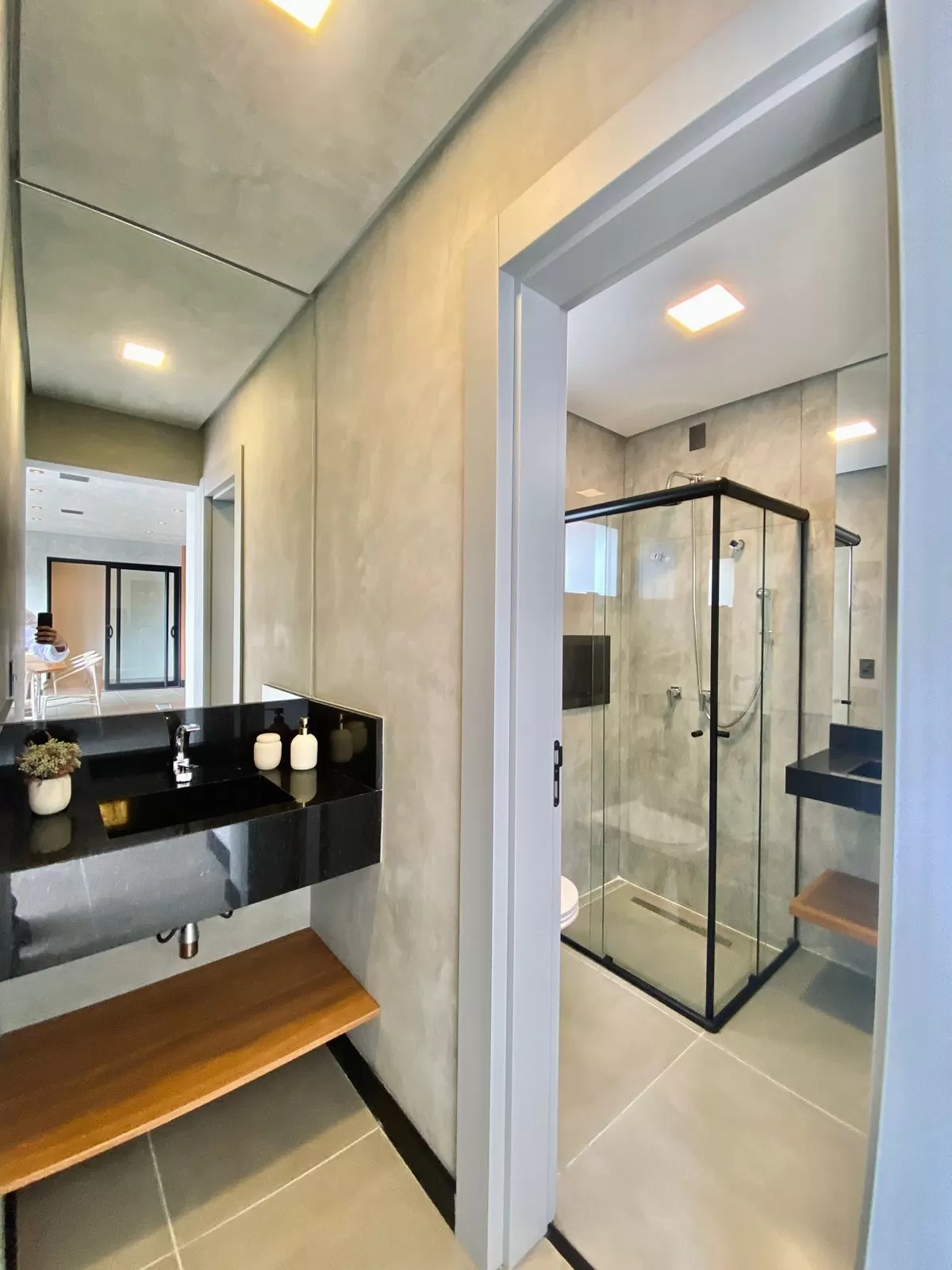 Casa de Alto Padrão Mobiliada à Venda com 5 suítes, piscina e quintal amplo, 476m² no Condomínio Saint Patrick em Sorocaba/SP