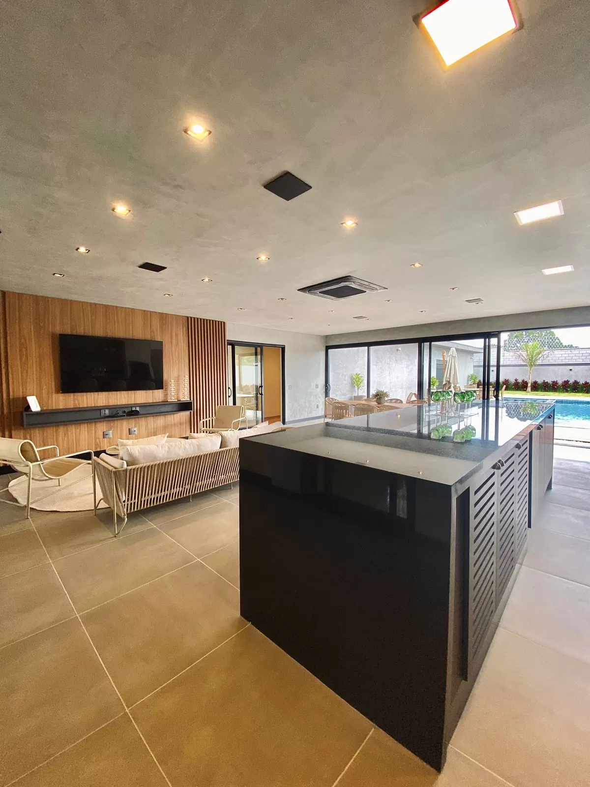 Casa de Alto Padrão Mobiliada à Venda com 5 suítes, piscina e quintal amplo, 476m² no Condomínio Saint Patrick em Sorocaba/SP