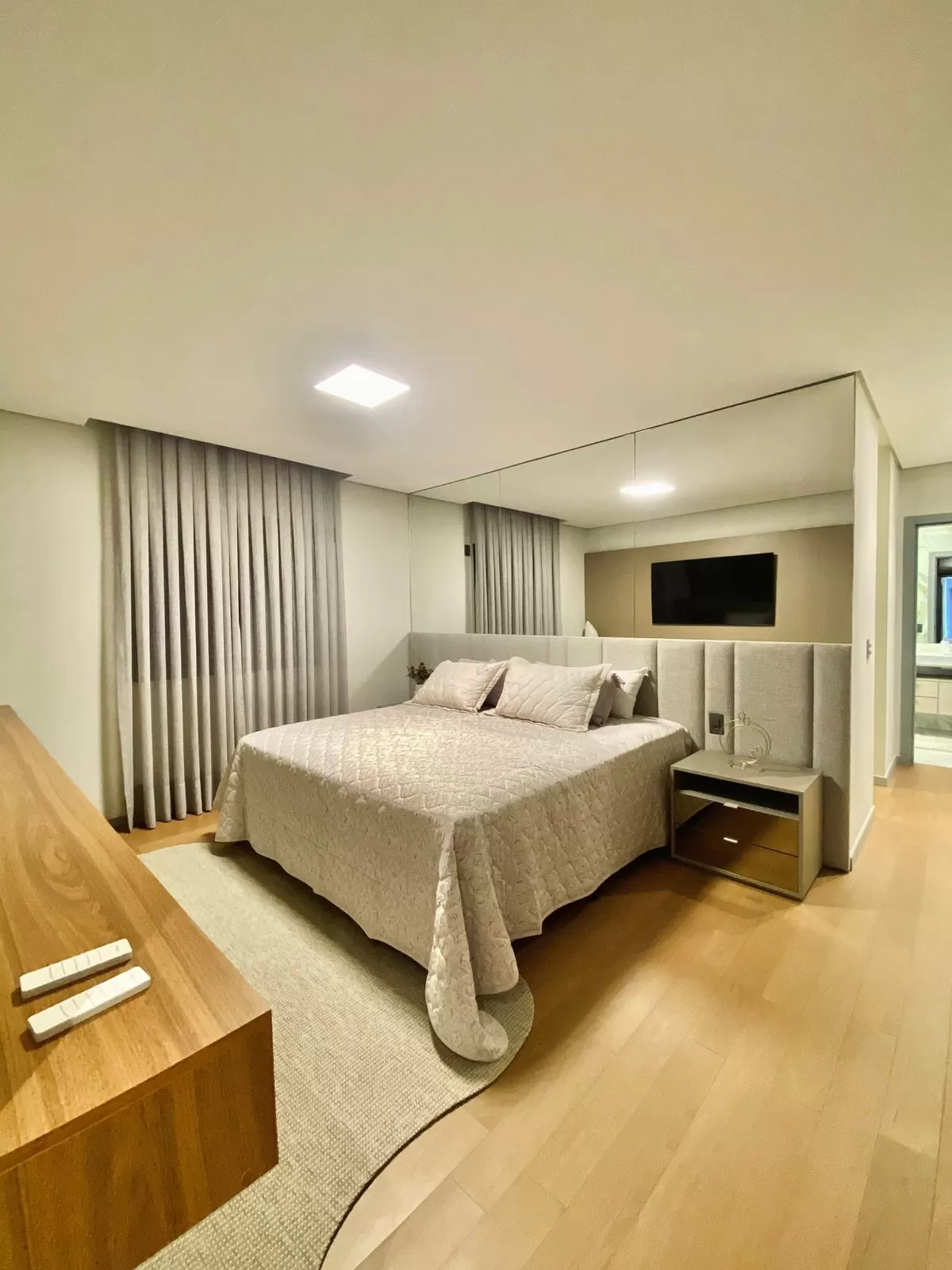 Casa de Alto Padrão Mobiliada à Venda com 5 suítes, piscina e quintal amplo, 476m² no Condomínio Saint Patrick em Sorocaba/SP