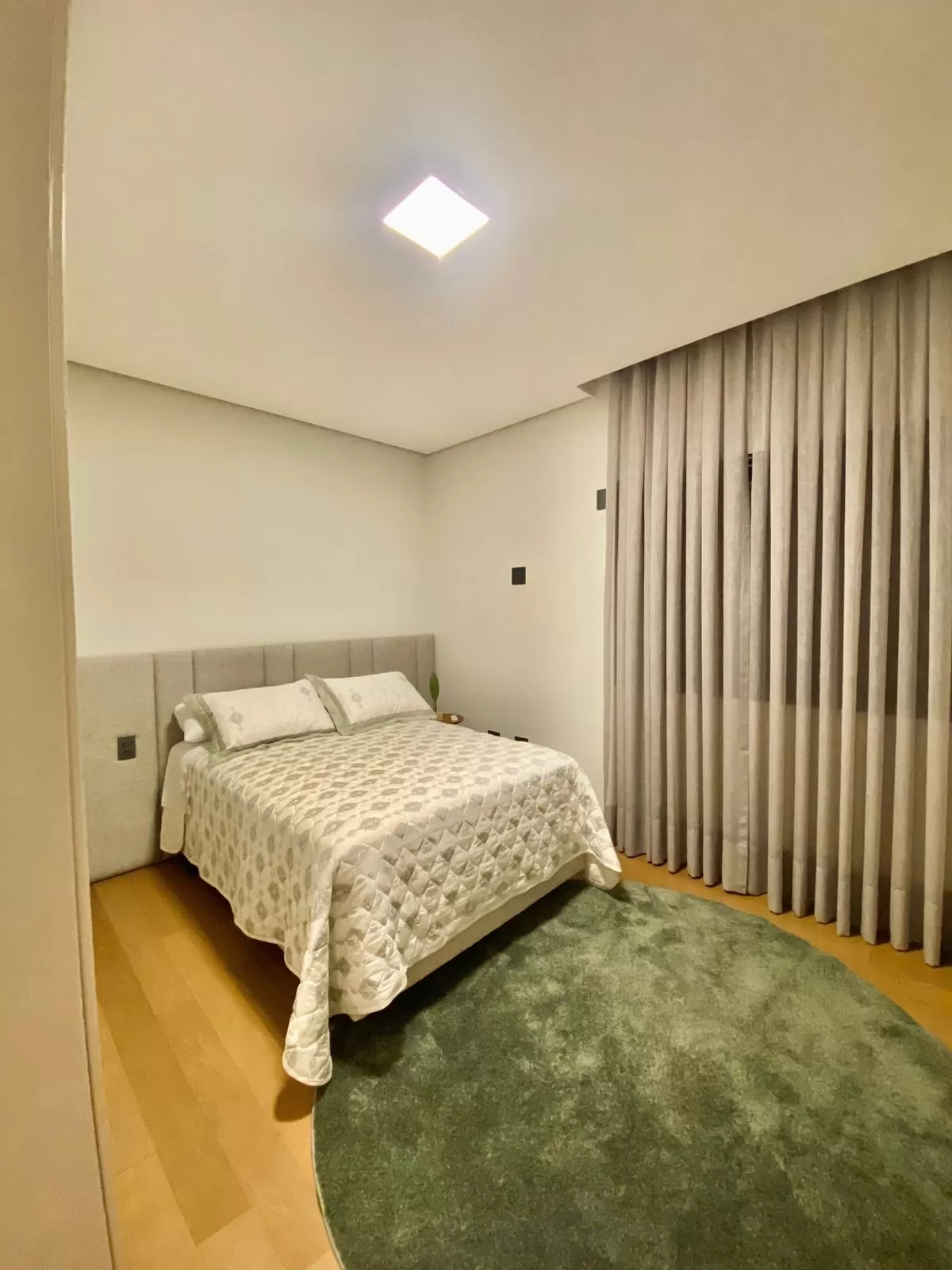 Casa de Alto Padrão Mobiliada à Venda com 5 suítes, piscina e quintal amplo, 476m² no Condomínio Saint Patrick em Sorocaba/SP