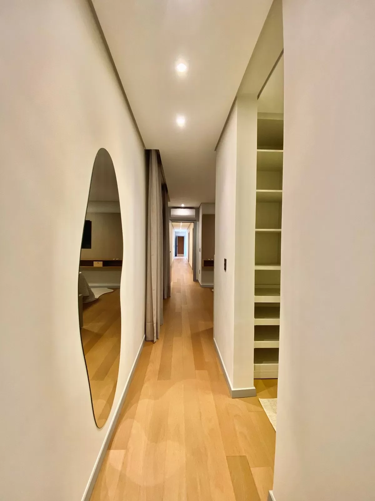 Casa de Alto Padrão Mobiliada à Venda com 5 suítes, piscina e quintal amplo, 476m² no Condomínio Saint Patrick em Sorocaba/SP