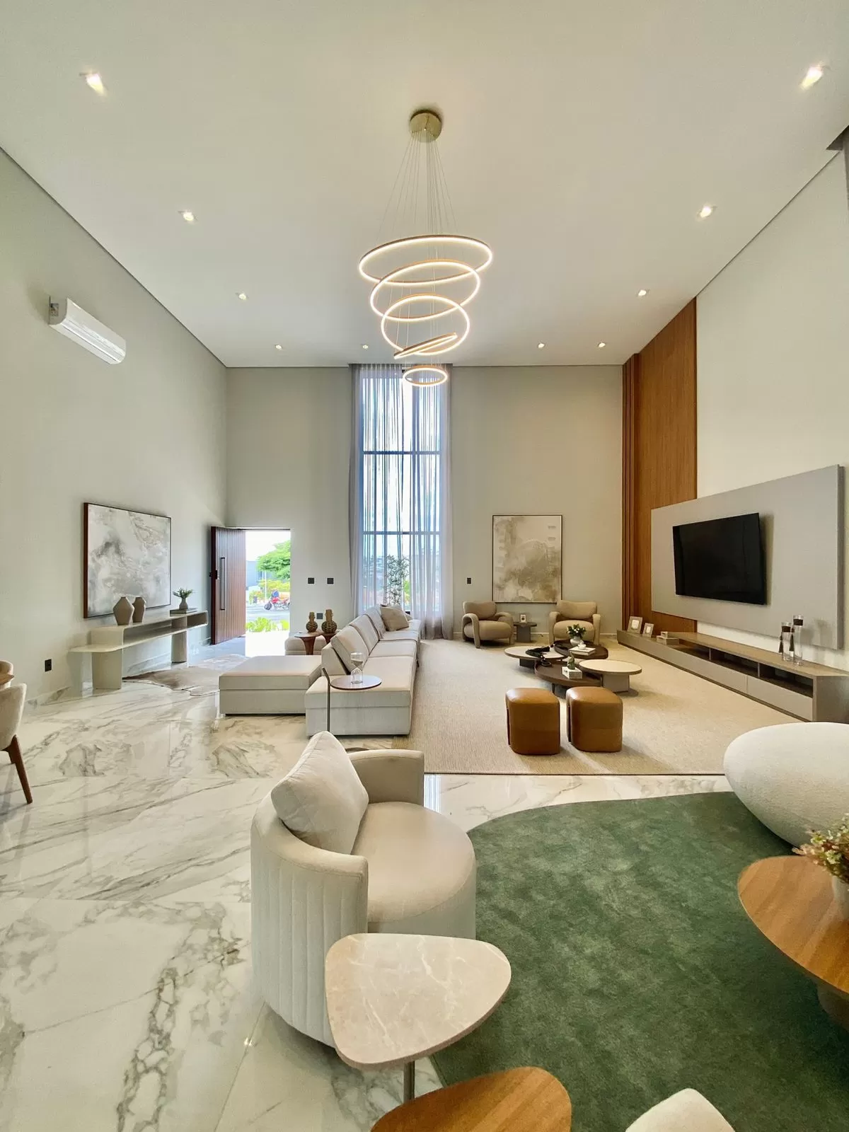 Casa de Alto Padrão Mobiliada à Venda com 5 suítes, piscina e quintal amplo, 476m² no Condomínio Saint Patrick em Sorocaba/SP