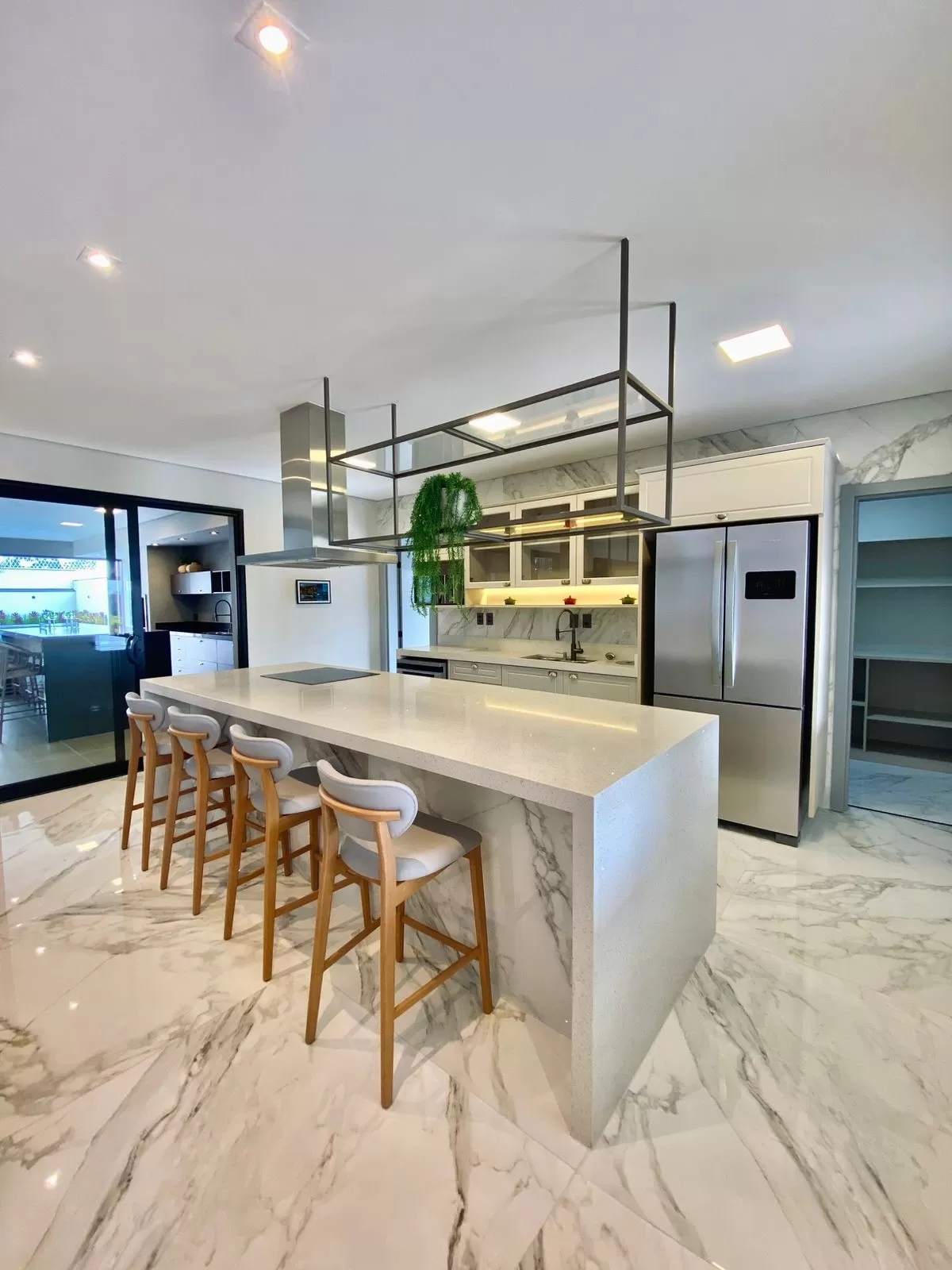 Casa de Alto Padrão Mobiliada à Venda com 5 suítes, piscina e quintal amplo, 476m² no Condomínio Saint Patrick em Sorocaba/SP