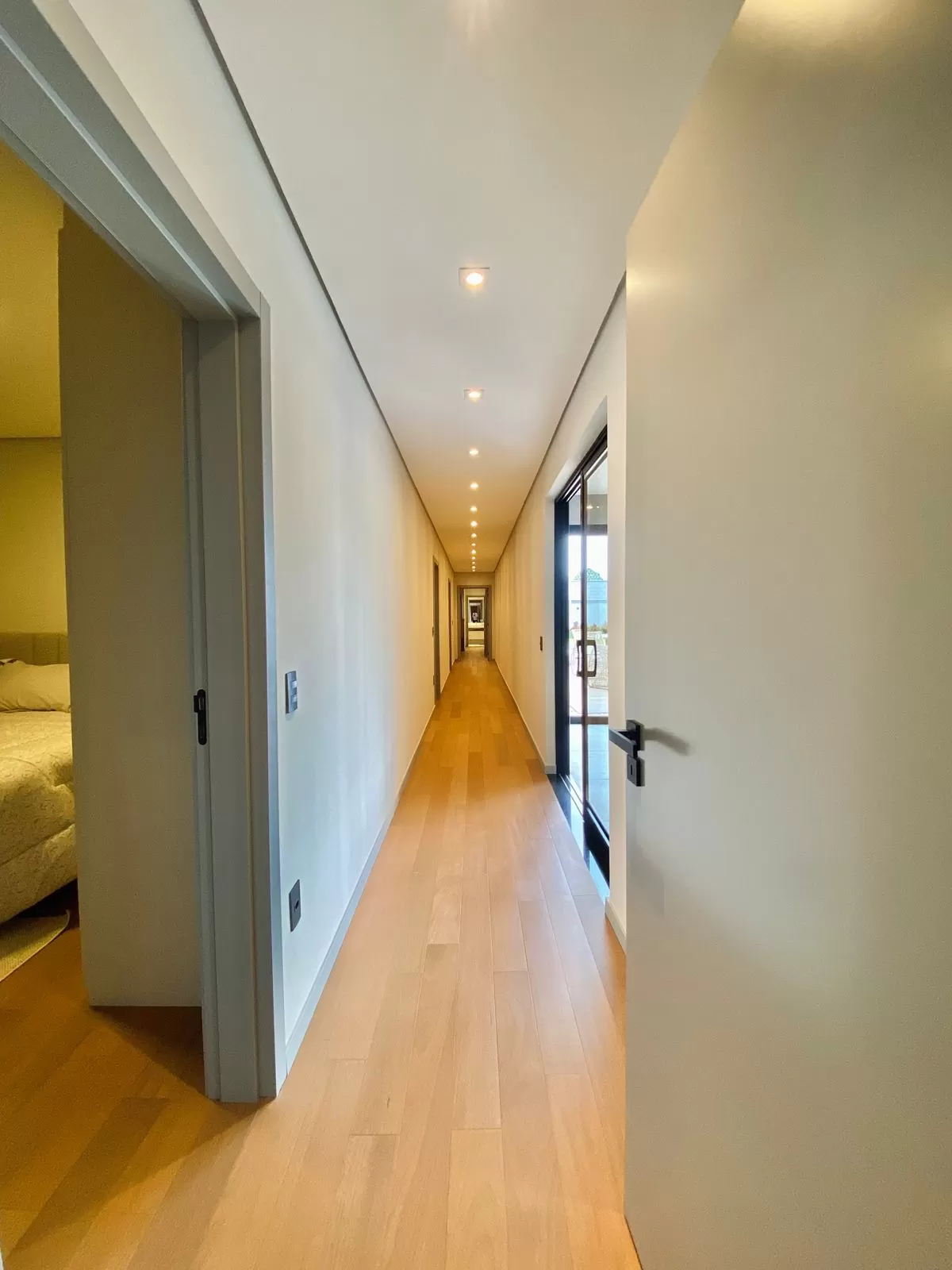 Casa de Alto Padrão Mobiliada à Venda com 5 suítes, piscina e quintal amplo, 476m² no Condomínio Saint Patrick em Sorocaba/SP