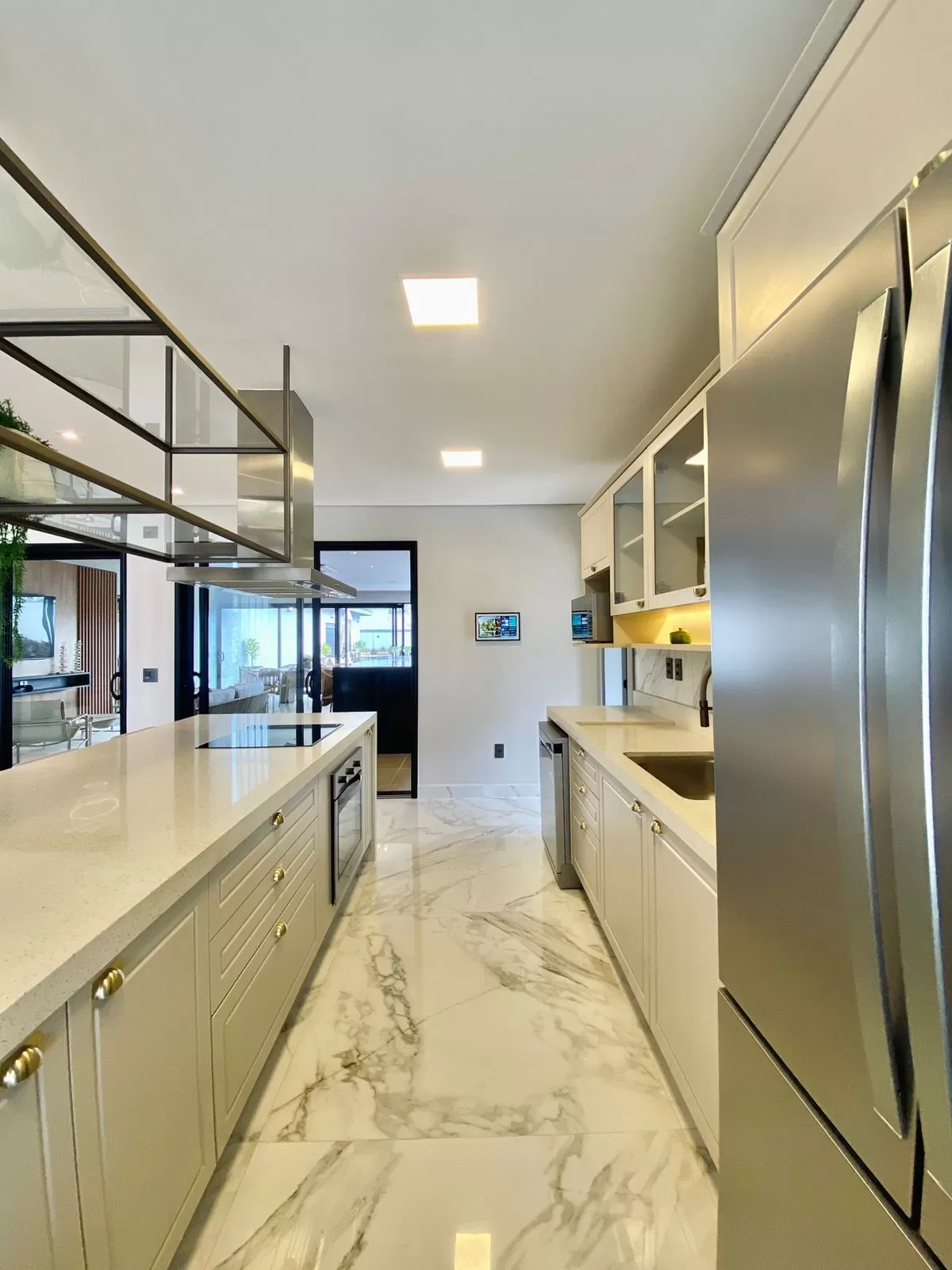 Casa de Alto Padrão Mobiliada à Venda com 5 suítes, piscina e quintal amplo, 476m² no Condomínio Saint Patrick em Sorocaba/SP