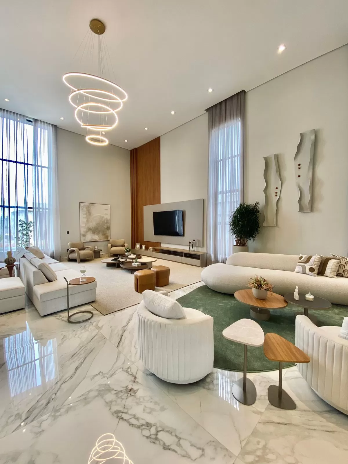 Casa de Alto Padrão Mobiliada à Venda com 5 suítes, piscina e quintal amplo, 476m² no Condomínio Saint Patrick em Sorocaba/SP