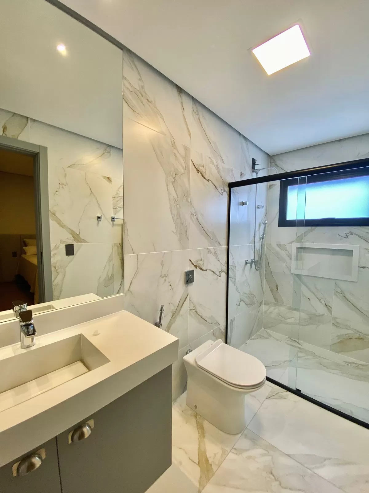 Casa de Alto Padrão Mobiliada à Venda com 5 suítes, piscina e quintal amplo, 476m² no Condomínio Saint Patrick em Sorocaba/SP