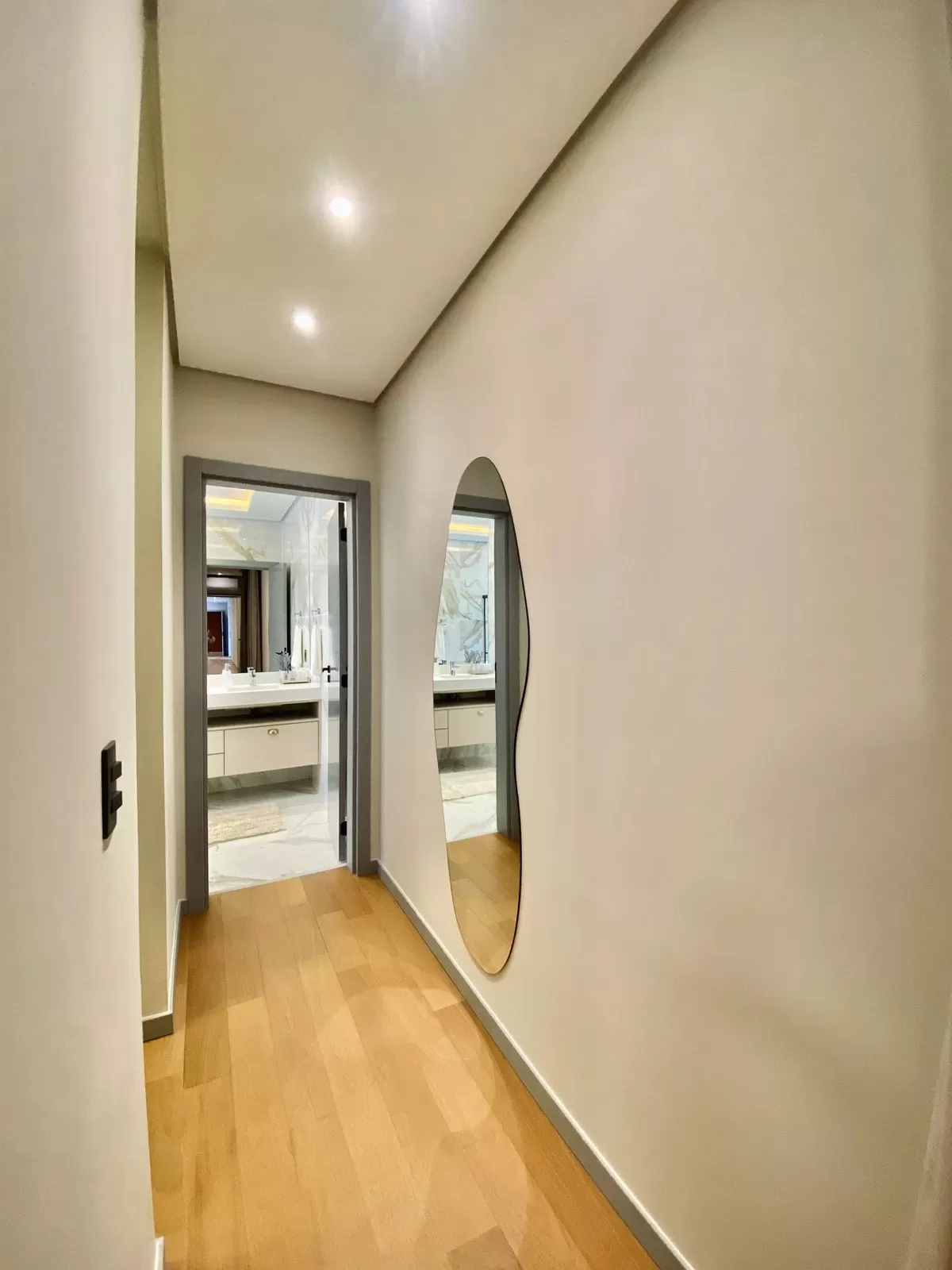 Casa de Alto Padrão Mobiliada à Venda com 5 suítes, piscina e quintal amplo, 476m² no Condomínio Saint Patrick em Sorocaba/SP