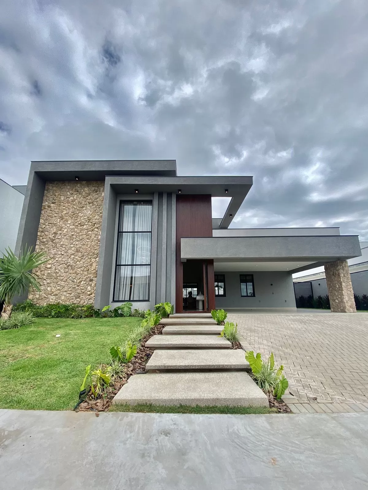 Casa de Alto Padrão Mobiliada à Venda com 5 suítes, piscina e quintal amplo, 476m² no Condomínio Saint Patrick em Sorocaba/SP