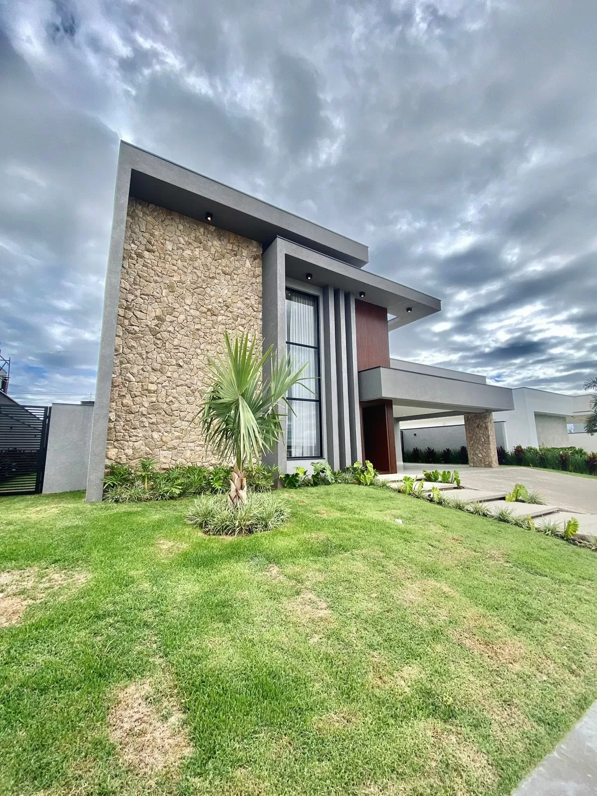 Casa de Alto Padrão Mobiliada à Venda com 5 suítes, piscina e quintal amplo, 476m² no Condomínio Saint Patrick em Sorocaba/SP